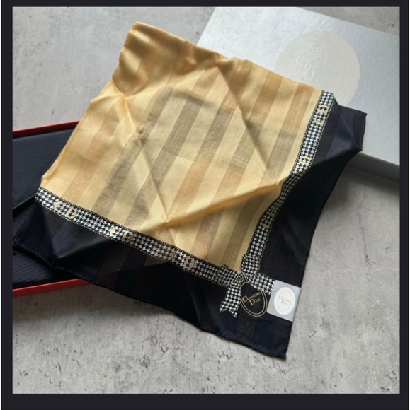 ❣️Christian Dior Hanky❣️ - Picture 2 of 12